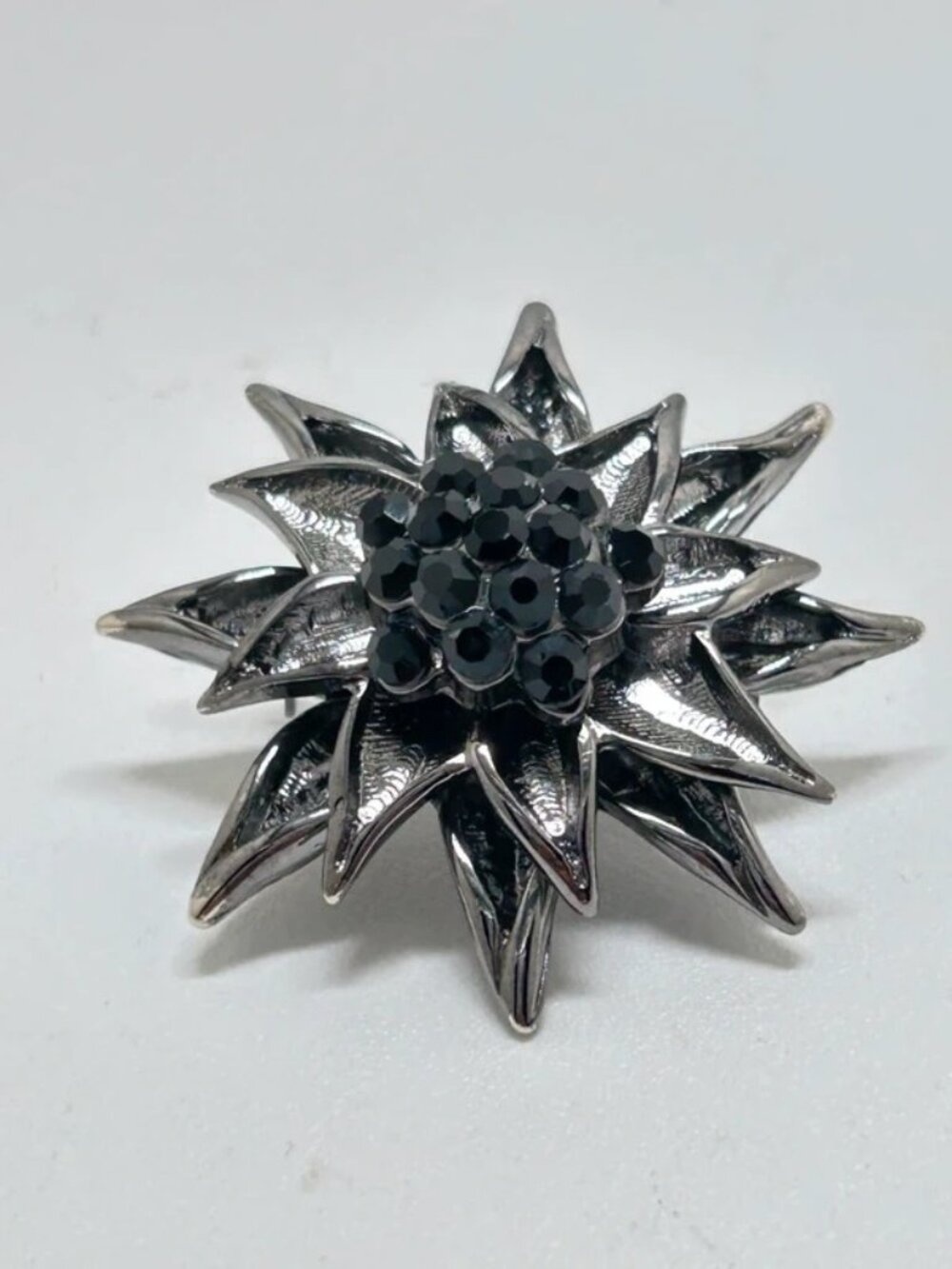 Vintage Blackened Metal Floral Brooch With Black Crystal Center 🟡
